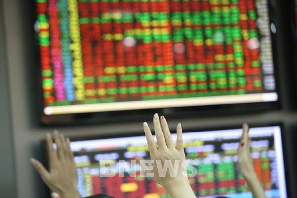 Hết nghẽn lệnh, HOSE tiếp nhận lại doanh nghiệp đã chuyển giao dịch tạm thời sang HNX