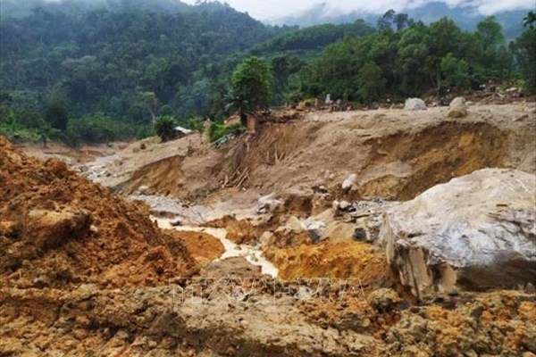 Miền Trung ứng phó với biến đổi khí hậu:* Bài 1: Thiên tai và nhân tai