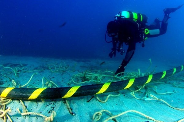 Nga xây tuyến cáp quang dưới biển đầu tiên xuyên Bắc Cực