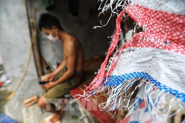Những phụ hồ gắng bám trụ ở Thủ đô trong thời gian giãn cách xã hội