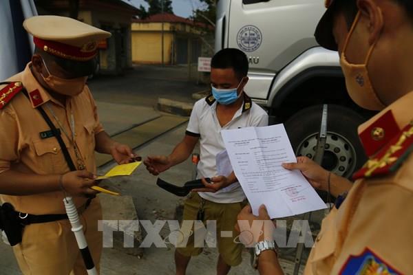 Bộ Giao thông Vận tải yêu cầu bổ sung “luồng xanh” vận chuyển thiết bị làm đường cao tốc