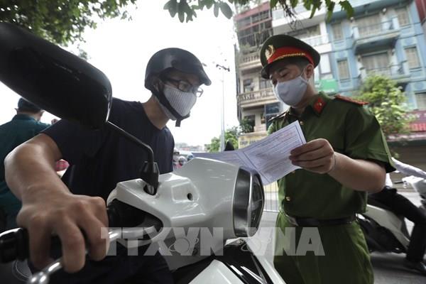 Từ 10/8, Hà Nội siết chặt xử lý trường hợp người dân ra đường không đủ giấy tờ