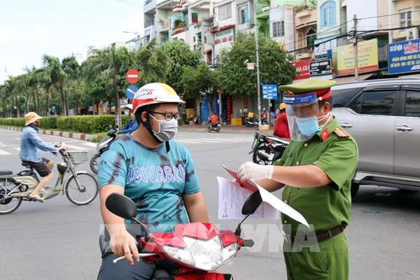 TP Hồ Chí Minh: Người dân khai báo thông di biến động tại tất cả các chốt kiểm soát