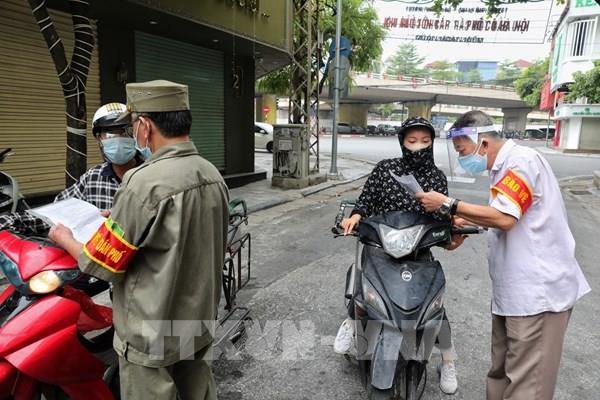 Chốt "mọc" khắp nơi, phố cổ Hà Nội căng mình chống dịch