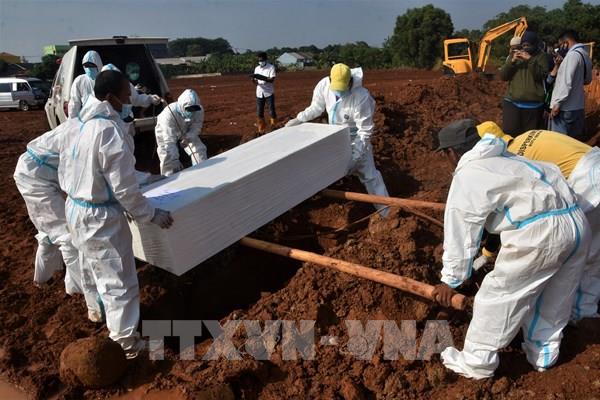 Số ca tử vong do COVID-19 tại Indonesia tăng mạnh trở lại