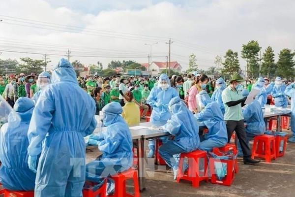 Gần 200 tu sĩ, linh mục xung phong vào “điểm nóng” chống dịch ở Bình Dương