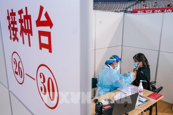 Trung Quốc phê chuẩn thử nghiệm tiêm kết hợp vaccine ngừa COVID-19