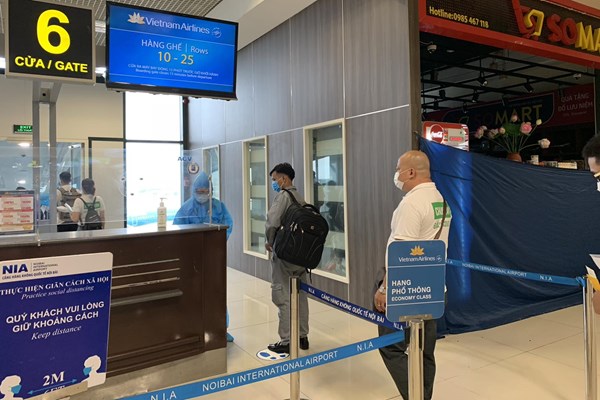 Vietnam Airlines mở chuyến bay đưa 11 đoàn y tế vào Nam chống dịch 