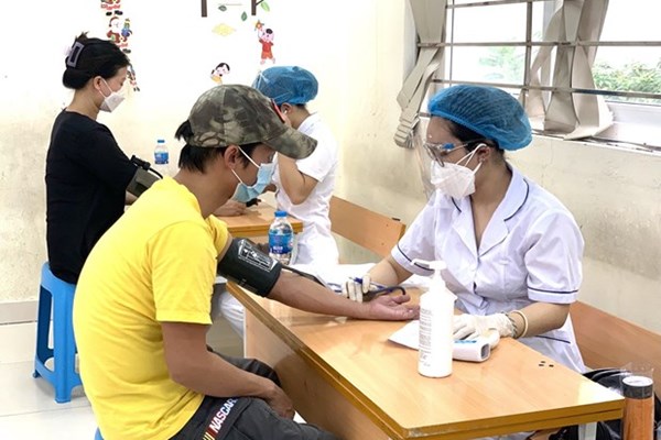 Nguyên nhân tăng huyết áp đột ngột khi đi tiêm vaccine ngừa COVID-19