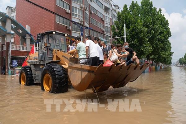 Trung Quốc gia hạn cảnh báo về mưa bão