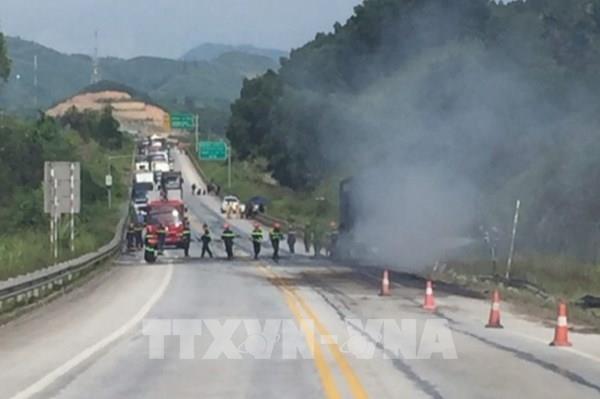 Xác định danh tính thi thể gần xe đầu kéo cháy trên cao tốc Nội Bài – Lào Cai