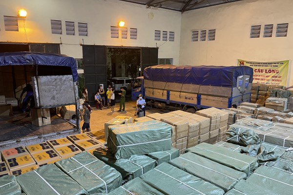 Thu giữ gần 50 tấn hàng có dấu hiệu giả mạo các nhãn hiệu 