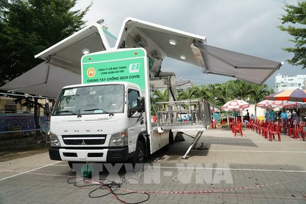 Tp.Hồ Chí Minh: Dùng xe tiêm chủng lưu động tiêm vaccine cho người già