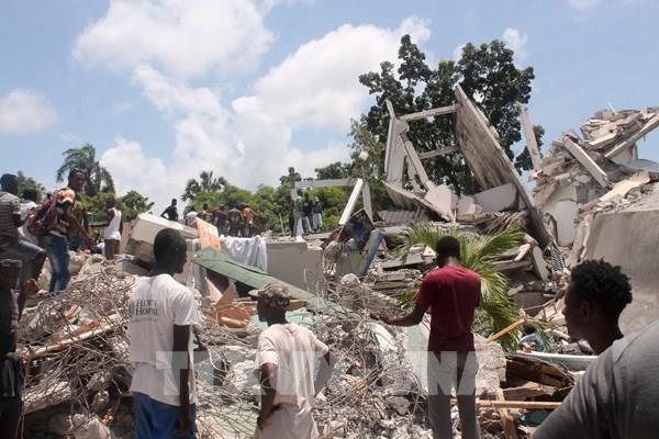 Gần 1.300 người bị thiệt mạng trong trận động đất mạnh tại Haiti