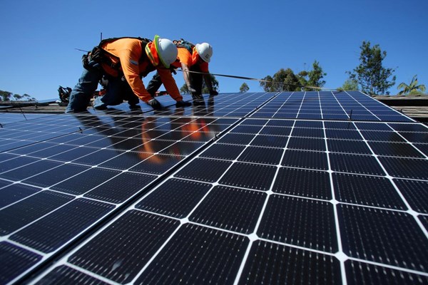 Israel chuẩn bị xây dựng nhà máy pin năng lượng Mặt Trời đầu tiên