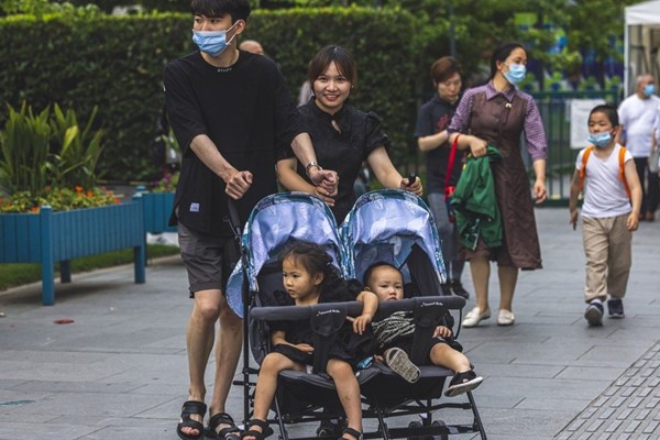 Quốc hội Trung Quốc cân nhắc hợp pháp hóa chính sách sinh con thứ ba