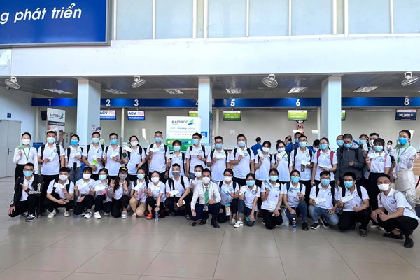 Bamboo Airways đưa đoàn y bác sĩ ĐH Y Dược Huế tiếp viện Đồng Nai chống dịch COVID-19