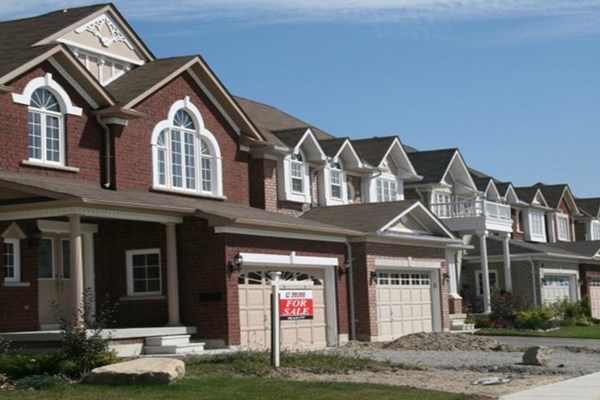 Giá nhà tại Canada dự báo tăng mạnh bất chấp cảnh báo của BoC