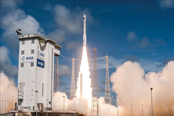 Phóng thành công tên lửa đẩy Vega mang theo vệ tinh quan sát Trái Đất