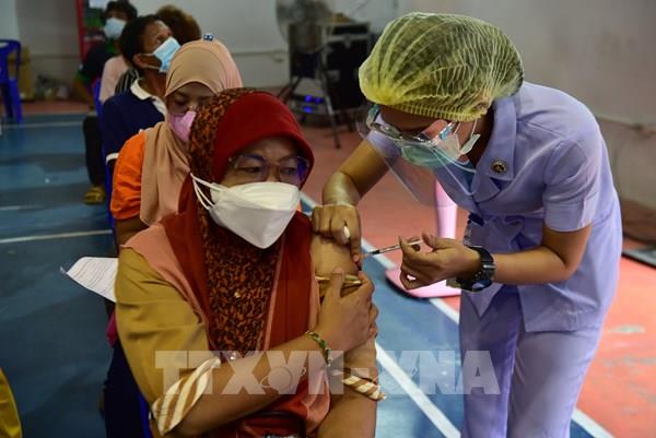 Đông Nam Á cần thêm vaccine ngừa COVID-19  để ngăn chặn tỷ lệ tử vong tăng vọt