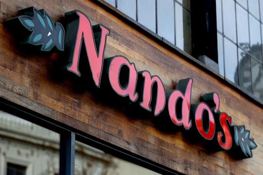 Nando’s đóng cửa hơn 40 cửa hàng tại Anh