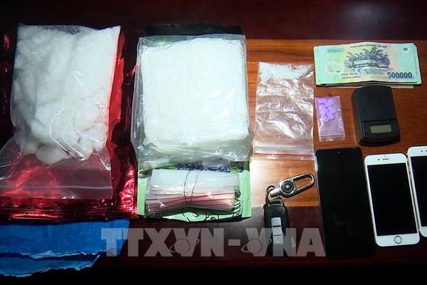 Ngụy trang xe phòng chống dịch COVID-19 để mua bán hơn 1,6 kg ma túy