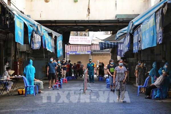 Hà Nội xét nghiệm cho nhóm người nguy cơ cao tại khu vực chợ Đồng Xuân