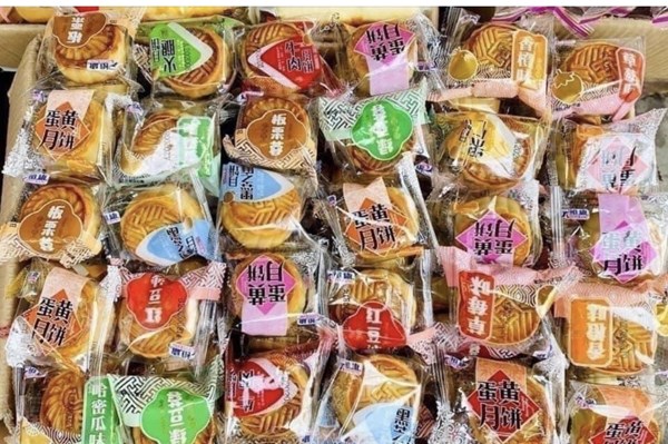 Bánh trung thu mini giá 3.000 đồng/chiếc bán trên mạng xã hội chất lượng ra sao?