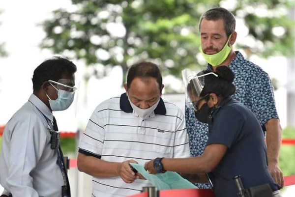 Một công dân Anh không đeo khẩu trang và gây rối bị trục xuất khỏi Singapore