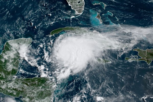 Bão Grace mạnh lên thành siêu bão