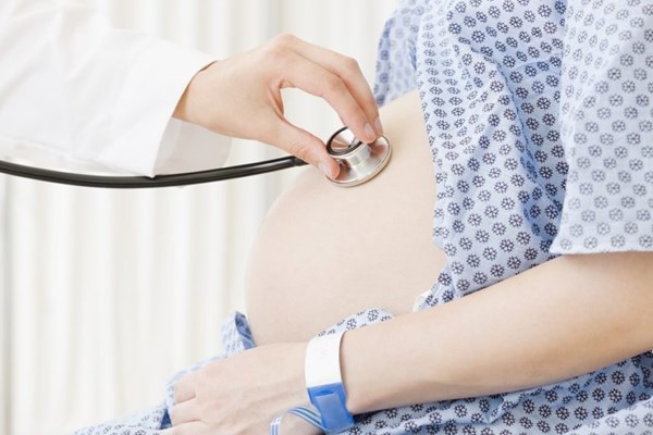 Phụ nữ mang thai mắc COVID-19, xử trí thế nào?