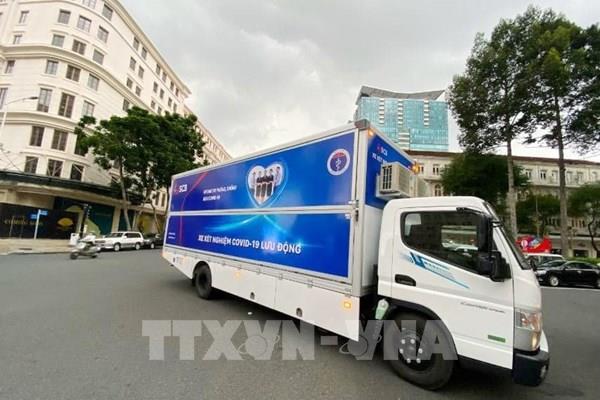 Thành phố Hồ Chí Minh tiếp nhận 10 xe xét nghiệm COVID-19 lưu động