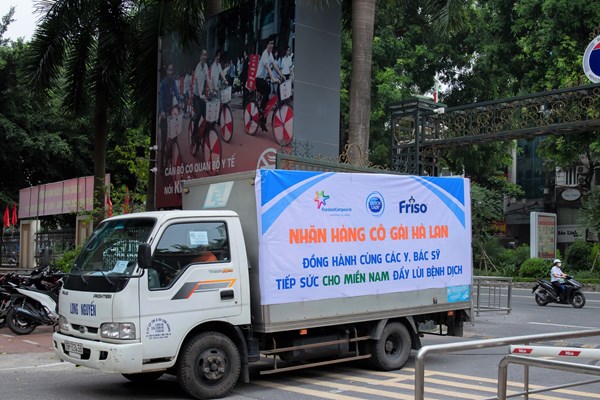 Sữa Cô gái Hà Lan tiếp sức y bác sĩ vào miền Nam chống dịch