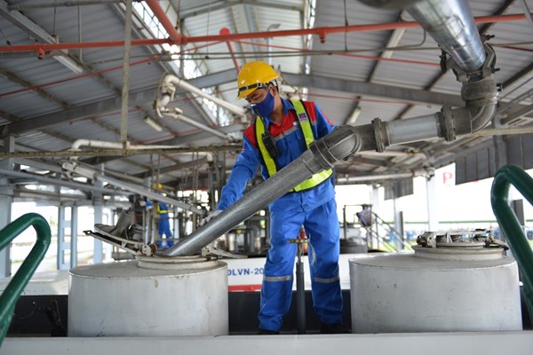 Giám sát chặt nguồn cung xăng dầu trên thị trường cuối năm