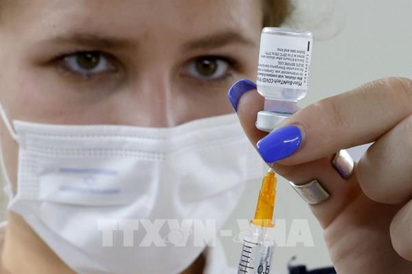 Mỹ và châu Âu thúc đẩy tiêm vaccine gắn với cơ hội việc làm