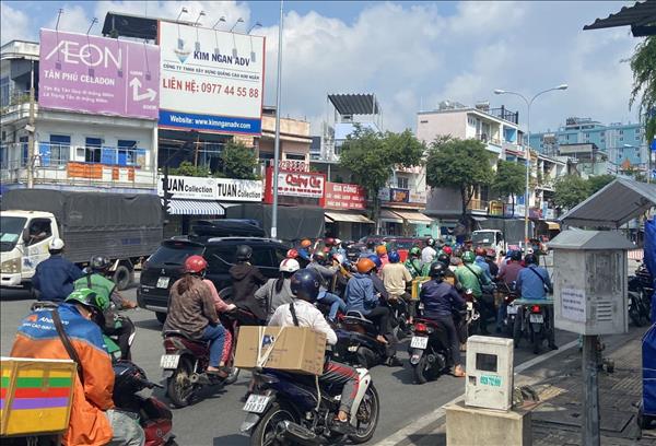  Người dân TPHCM đổ ra đường sau thông tin "siết" giãn cách xã hội từ 23/8