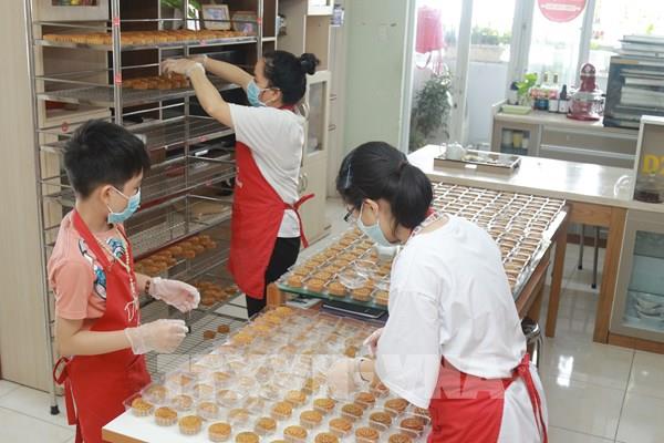 Những chiếc bánh Trung thu đặc biệt giữa mùa dịch