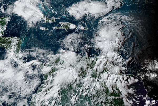 Bão Grace mạnh lên cấp 3 ngay trước khi đổ bộ Mexico