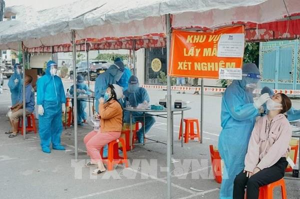 Ghi nhận số ca nhiễm cao nhất nước, Bình Dương "khóa chặt" 11 phường để quét F0