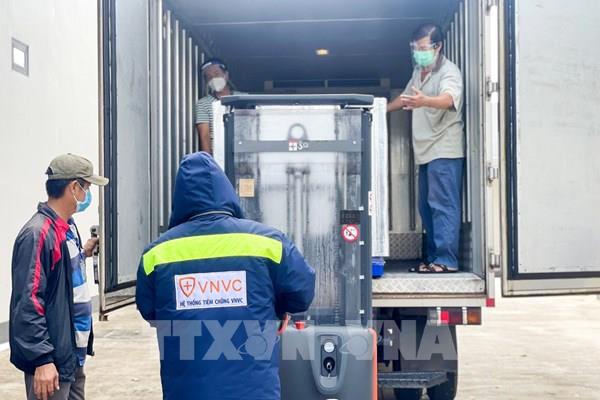 Bộ Y tế tiếp nhận thêm 1,2 triệu liều vaccine COVID-19 của AstraZeneca