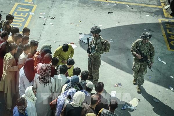 Taliban thiết lập trật tự ở sân bay Kabul, Afghanistan