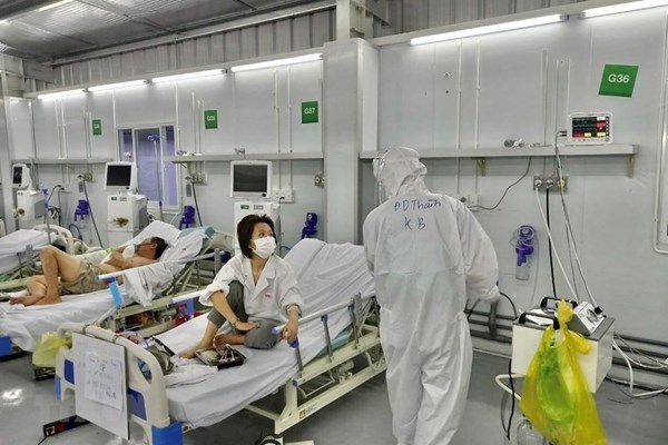 Bệnh nhân đầu tiên điều trị tại Bệnh viện Dã chiến số 13 được ra viện