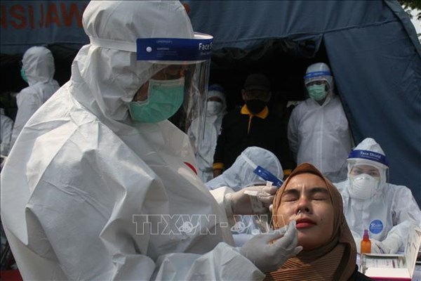 Indonesia giảm mạnh giá xét nghiệm COVID-19