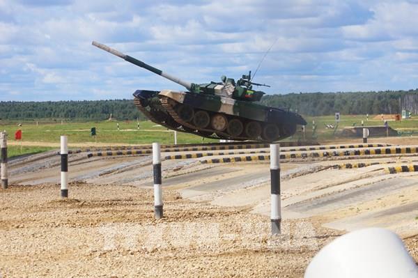 Cuộc thi xe tăng hành tiến mở màn Army Games 2021 tại Nga