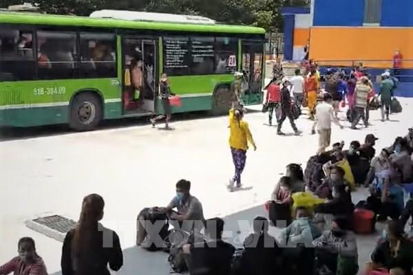 Bình Dương chuyển 17.000 F0 tại hai "điểm nóng" đến tuyến tỉnh và các huyện, thị khác