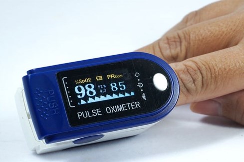 Thận trọng khi mua máy thở và máy đo nồng độ oxy trong máu SpO2