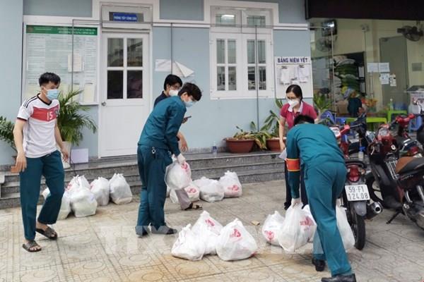 Những đơn hàng "đi chợ hộ" đầu tiên đã đến người dân Tp. Hồ Chí Minh