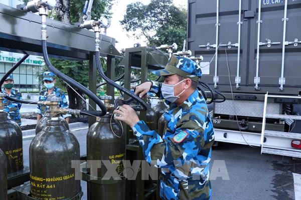 Quân đội triển khai trạm sản xuất oxy lưu động hỗ trợ TPHCM