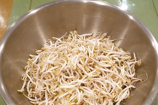 Cách làm đơn giản giá đỗ trắng mập, ít rễ tại nhà 