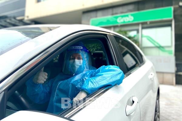Chuyện của những tài xế taxi công nghệ thời COVID-19